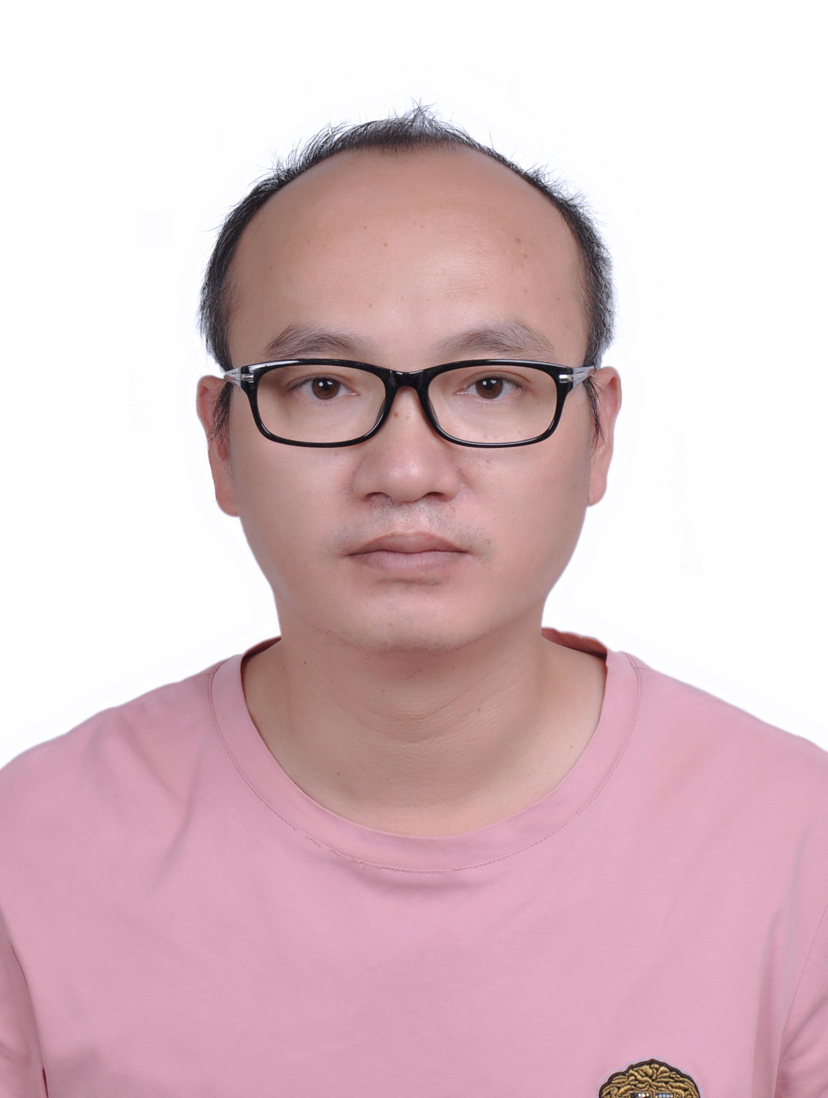 張榮新個(gè)人證件照片.jpg
